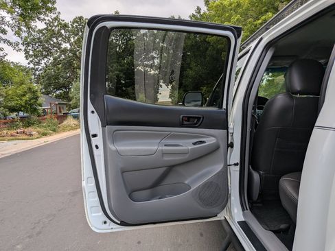 Used 2014 Toyota Tacoma 4x4 Double Cab image 17