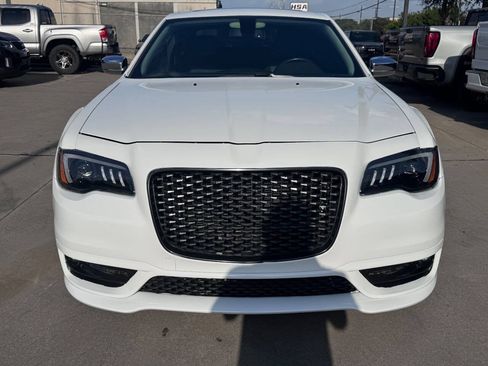 Used 2020 Chrysler 300 Touring L w/ Value Package RWD image 2