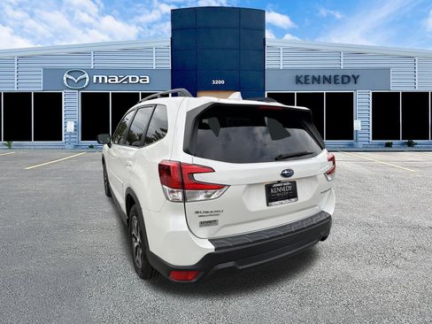 Used 2019 Subaru Forester Premium image 5