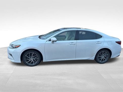 Used 2017 Lexus ES 350 image 2