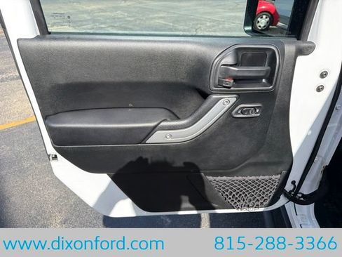 Used 2018 Jeep Wrangler Unlimited Sahara w/ Dual Top Group AWD/4WD image 21
