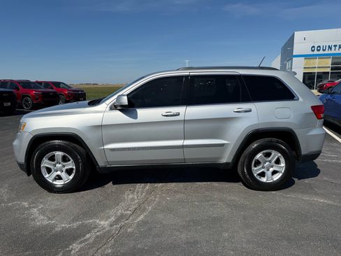 Used 2013 Jeep Grand Cherokee Laredo w/ Laredo E Group image 2