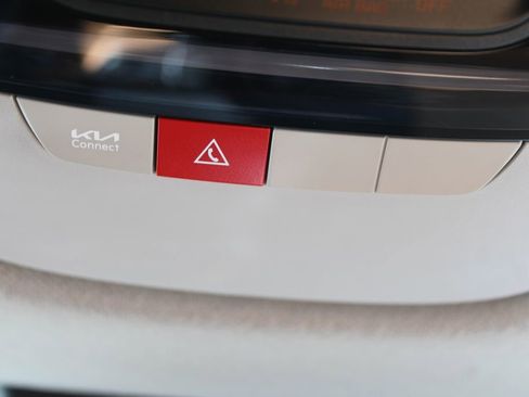 Certified 2024 Kia Seltos EX FWD image 51