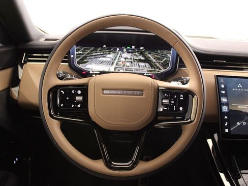 Used 2025 Land Rover Range Rover SE image 34