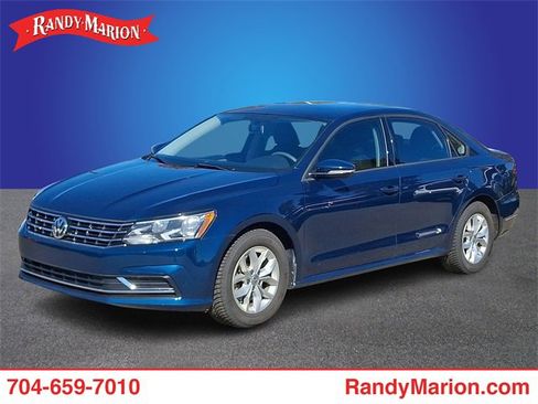Used 2018 Volkswagen Passat 2.0T R-Line image 1