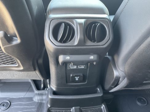 Used 2025 Jeep Wrangler Unlimited Sahara AWD/4WD image 37