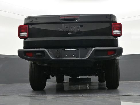 Used 2025 Jeep Gladiator Sport image 25