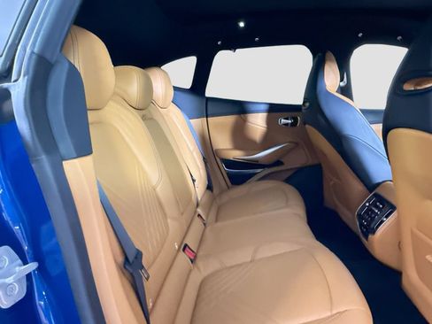 Used 2023 Aston Martin DBX AWD/4WD image 21