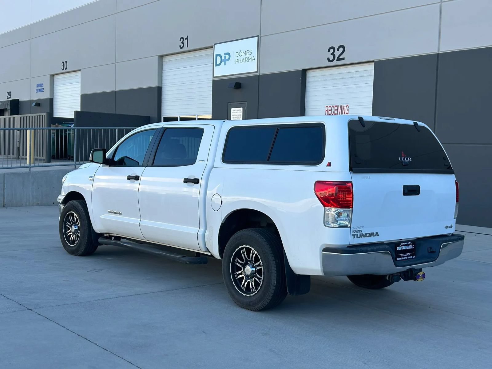 Used 2010 Toyota Tundra 4x4 CrewMax w/ SR5 Pkg image 3