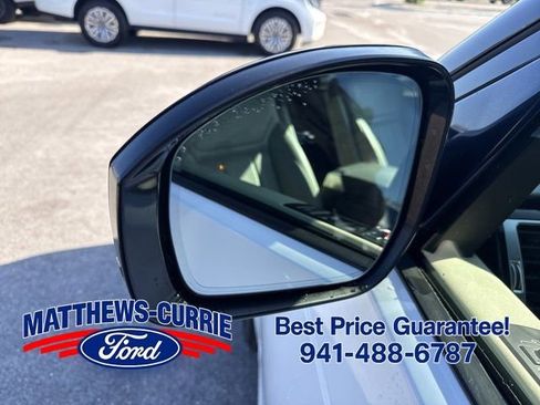 Used 2020 Land Rover Discovery Landmark AWD/4WD image 8