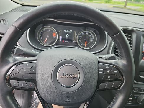 Used 2020 Jeep Cherokee Latitude Plus FWD image 22