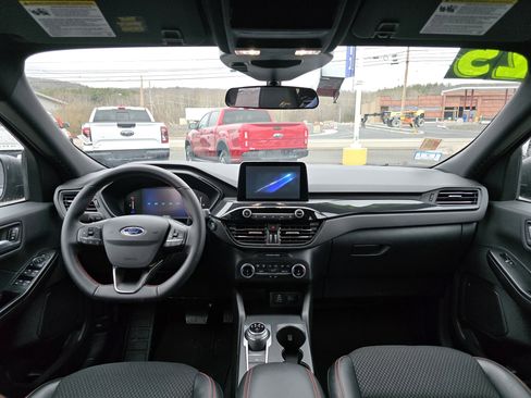 Used 2025 Ford Escape ST-Line image 14