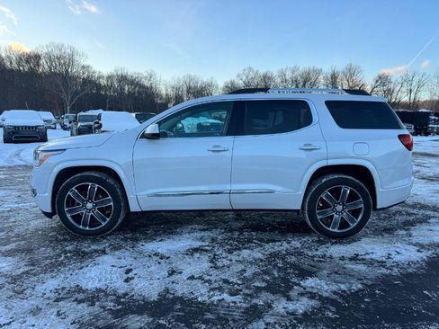 Used 2018 GMC Acadia Denali image 2