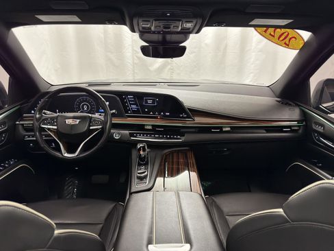 Used 2021 Cadillac Escalade Premium Luxury image 39
