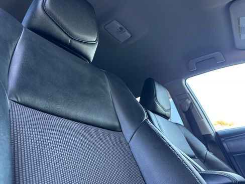 Used 2018 Toyota Corolla SE FWD image 16