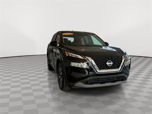 Used 2023 Nissan Rogue SV image 3