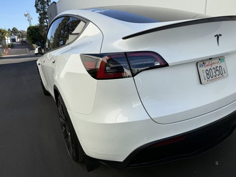 Used 2022 Tesla Model Y Performance AWD/4WD image 10