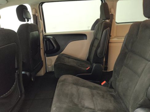 Used 2016 Dodge Grand Caravan SXT FWD image 18