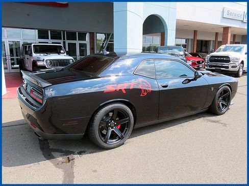 Used 2017 Dodge Challenger SRT Hellcat RWD image 7