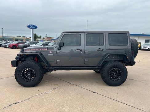 Used 2017 Jeep Wrangler Unlimited Rubicon image 2
