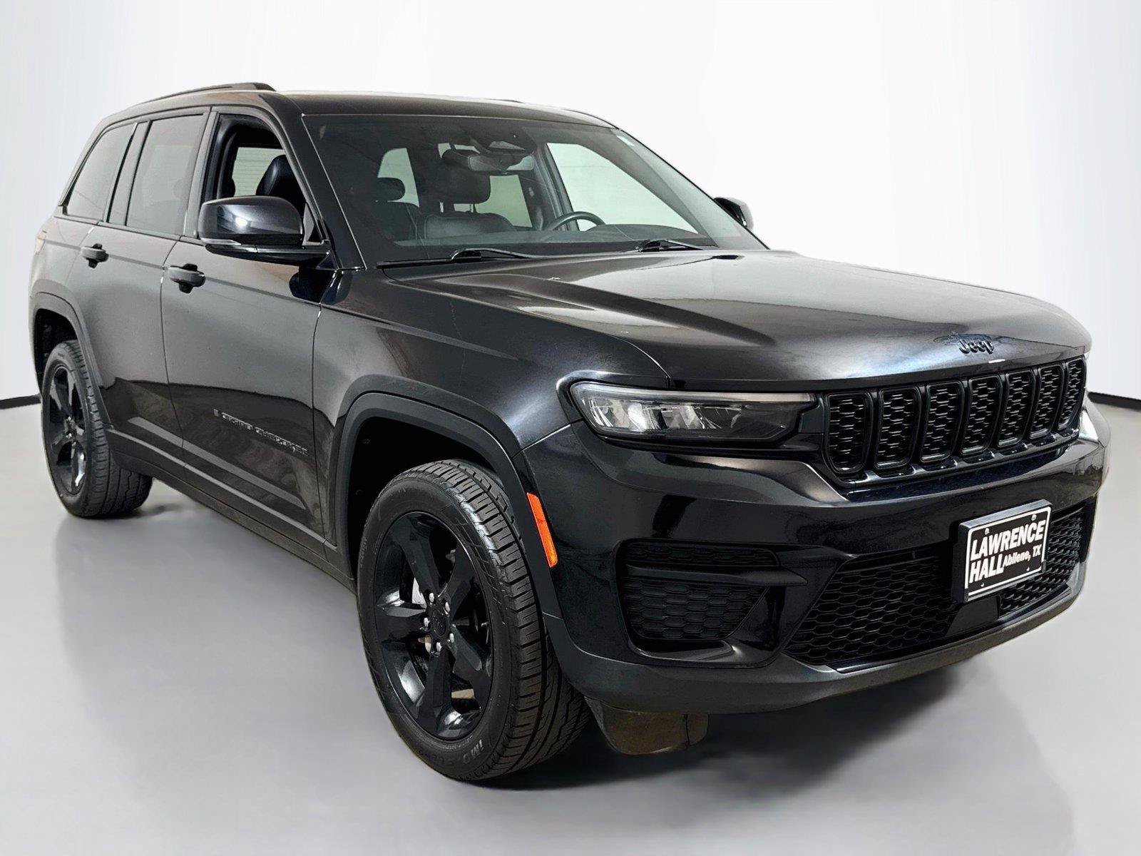 Used 2023 Jeep Grand Cherokee Altitude AWD/4WD image 3