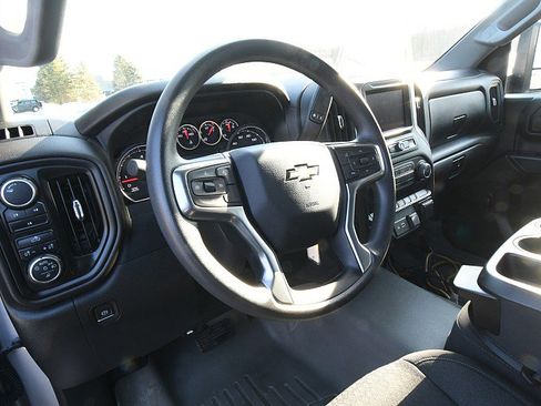 Used 2022 Chevrolet Silverado 2500 Custom w/ Custom Value Package image 12