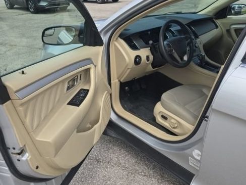 Used 2018 Ford Taurus SE FWD image 11