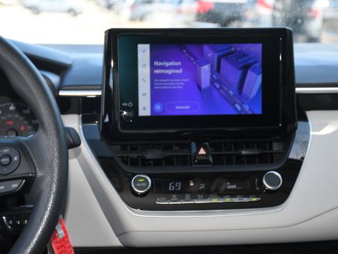 Used 2025 Toyota Corolla LE image 15