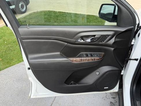 Used 2023 GMC Acadia Denali image 9