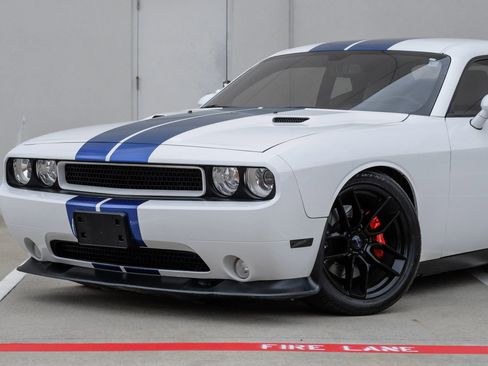Used 2011 Dodge Challenger SRT8 image 7