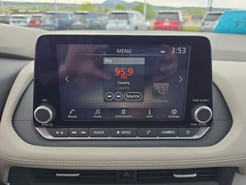 Used 2025 Nissan Rogue SV AWD/4WD image 15
