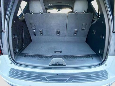 Used 2023 GMC Yukon SLT AWD/4WD image 11
