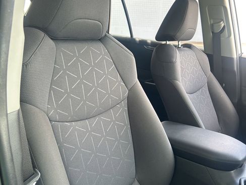 Used 2020 Toyota RAV4 XLE w/ Convenience Package FWD image 23