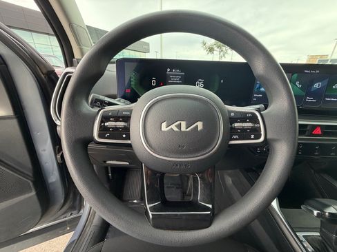 Certified 2025 Kia Sorento LX FWD image 22