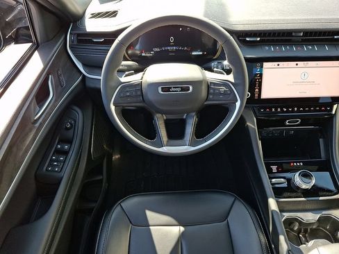 Used 2026 Jeep Grand Cherokee Limited w/ Limited Altitude Package AWD/4WD image 15