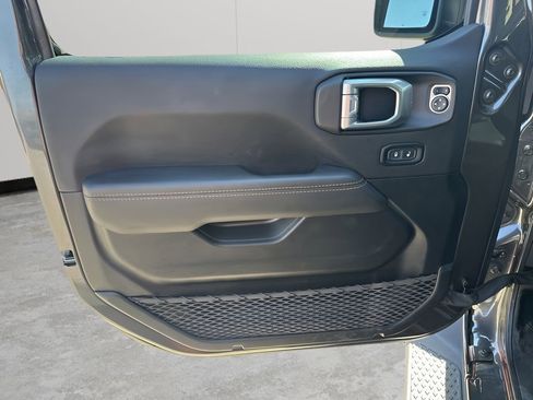 Used 2021 Jeep Gladiator Overland image 25