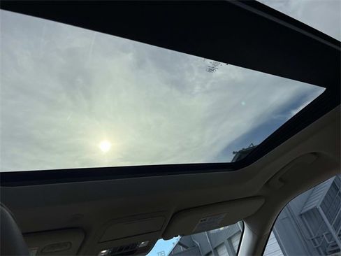 Used 2023 Ford Explorer Limited w/ Limited Technology Package image 14