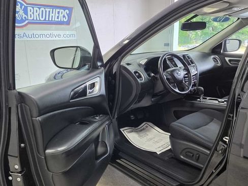 Used 2019 Nissan Pathfinder SV AWD/4WD image 4