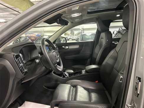 Certified 2025 Volvo XC40 B5 Plus image 10