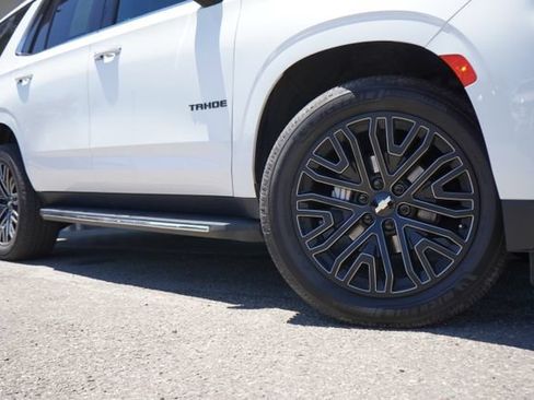 Used 2021 Chevrolet Tahoe Premier w/ Premium Package AWD/4WD image 11