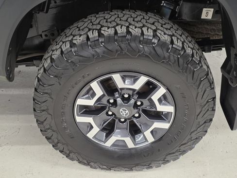 Used 2021 Toyota Tacoma TRD Off-Road w/ Technology Package AWD/4WD image 57