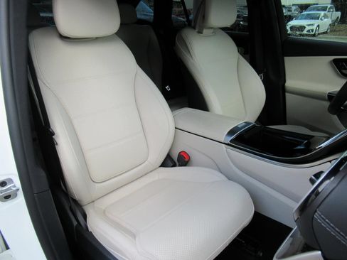 Used 2023 Mercedes-Benz GLC 300 image 9