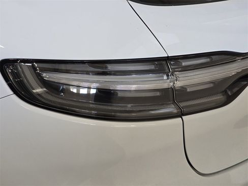 Used 2022 Porsche Macan image 32