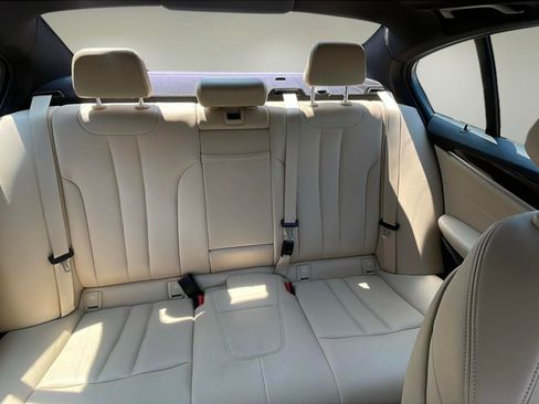 Used 2019 BMW 530i w/ Convenience Package image 19