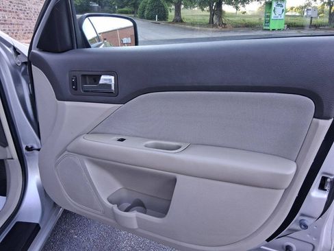 Used 2010 Ford Fusion S FWD image 19