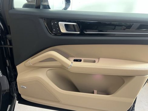 Certified 2022 Porsche Cayenne image 19