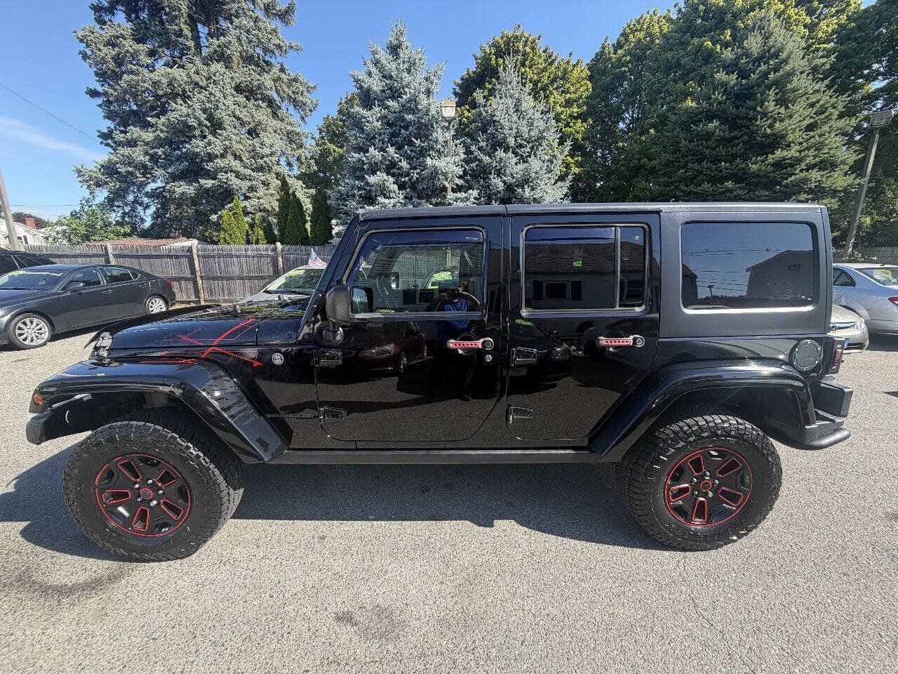 Used 2016 Jeep Wrangler Unlimited Sahara AWD/4WD image 4