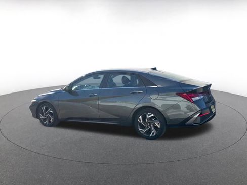 Used 2025 Hyundai Elantra SEL image 10