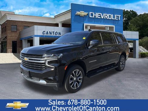 Used 2022 Chevrolet Suburban LT image 1