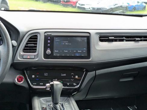 Used 2019 Honda HR-V Touring image 18